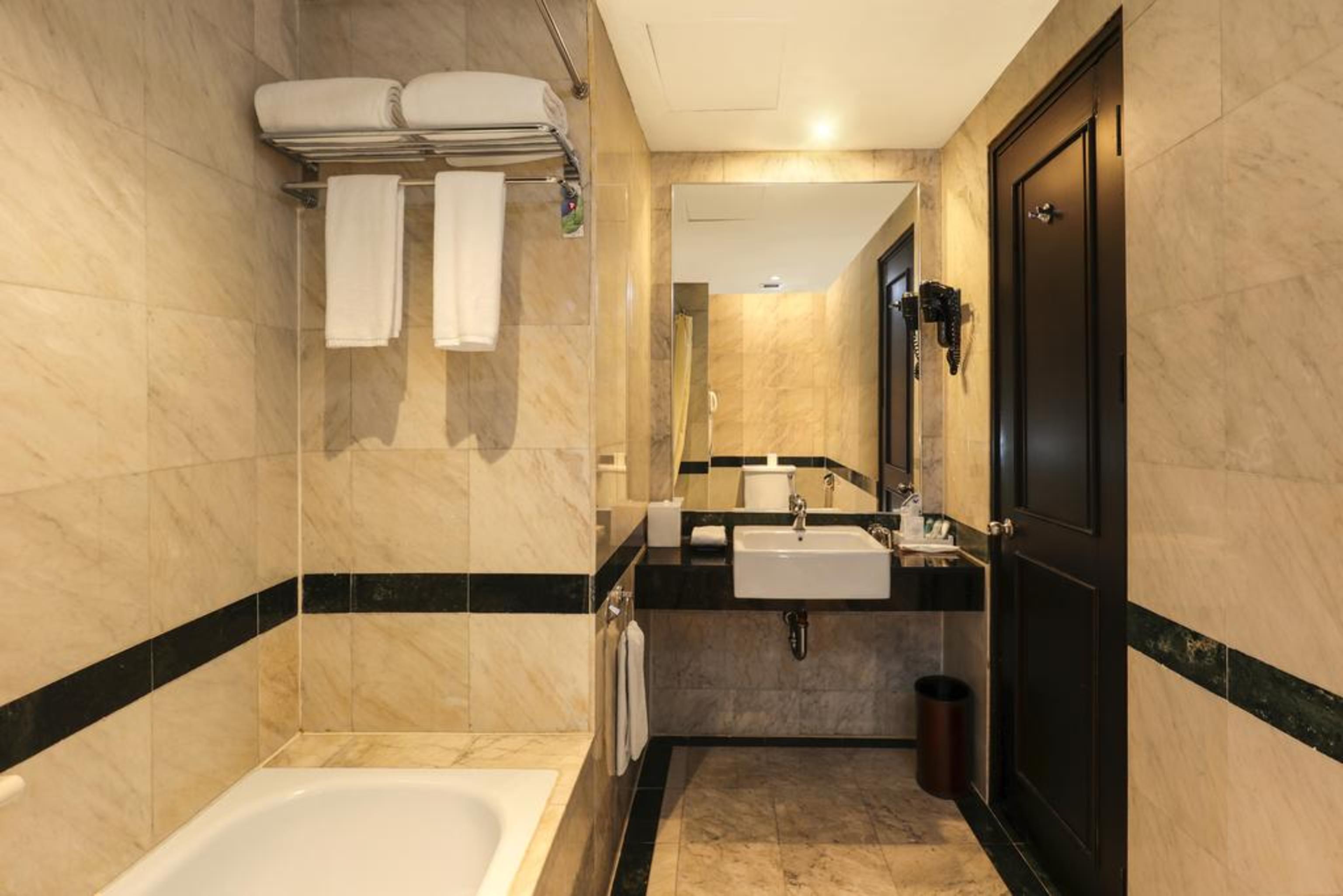 Ap Premier Batam Hotel Nagoya Buitenkant foto