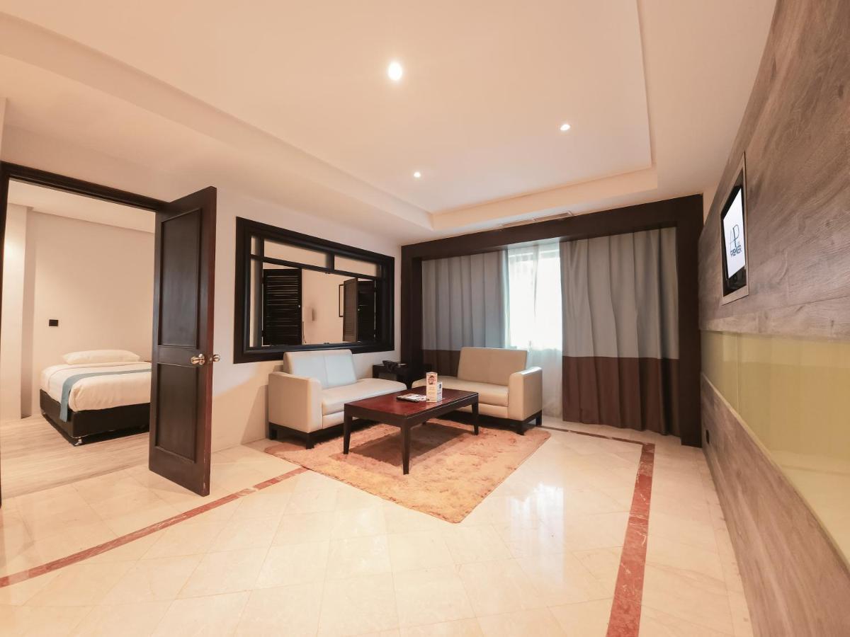 Ap Premier Batam Hotel Nagoya Buitenkant foto