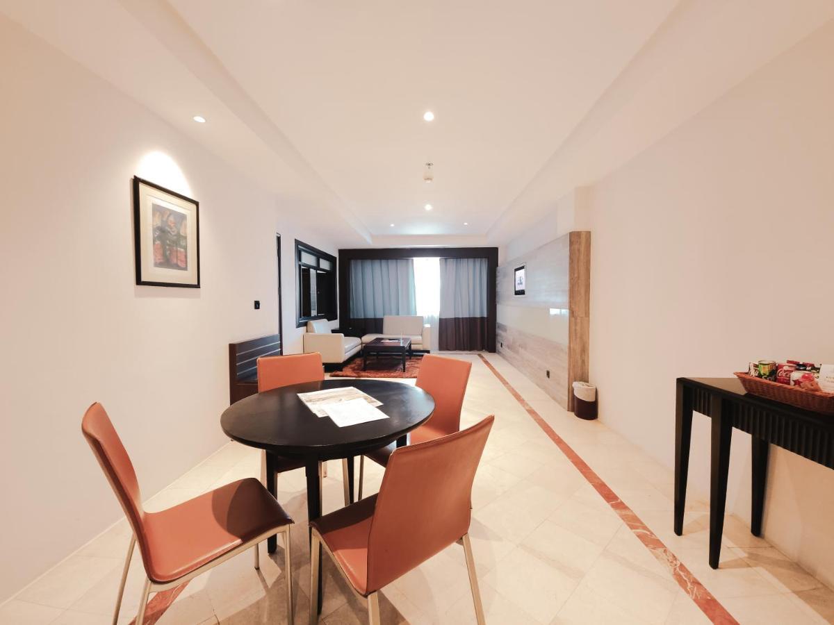Ap Premier Batam Hotel Nagoya Buitenkant foto