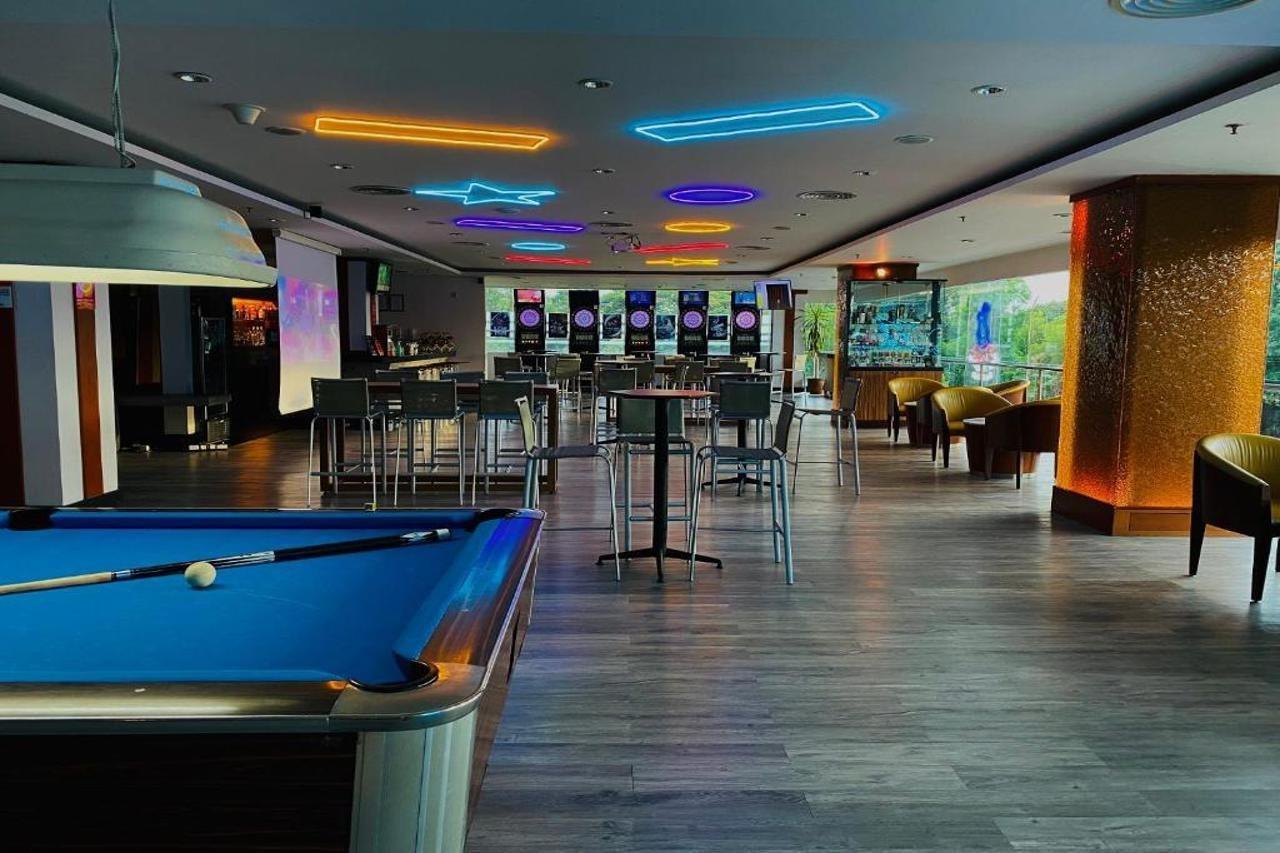 Ap Premier Batam Hotel Nagoya Buitenkant foto