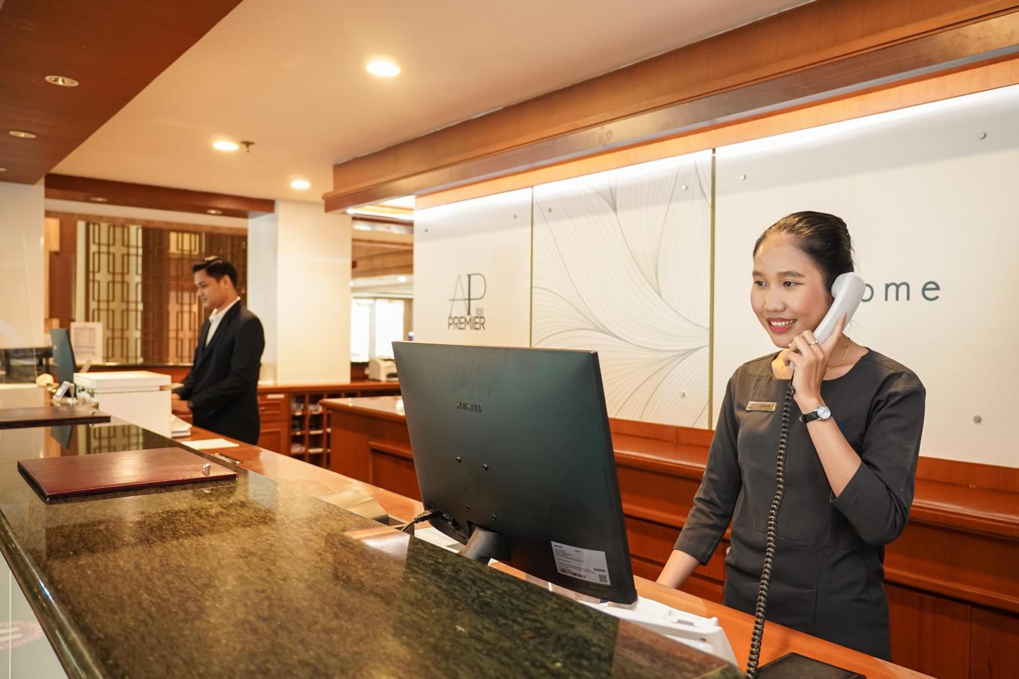 Ap Premier Batam Hotel Nagoya Buitenkant foto