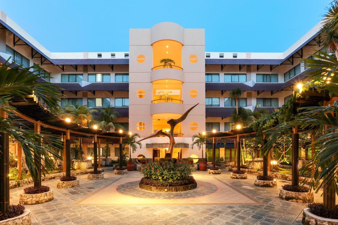 Ap Premier Batam Hotel Nagoya Buitenkant foto